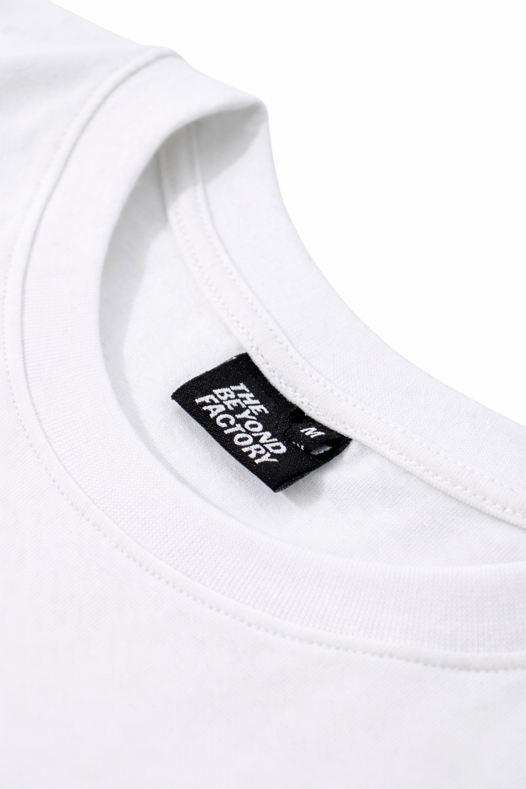 CHATGPT KNOWS (T-shirt)